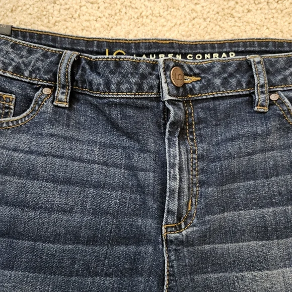 Lauren Conrad Women's Size 16 Sixteen Denim Shorts Distressed - Picture 6 of 12
